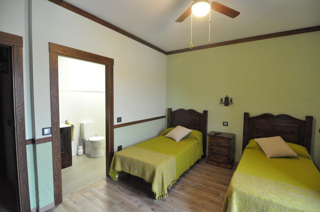 Via Caparra Superior Guest House Oliva de Plasencia Room photo